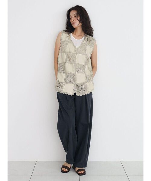 FIKA.（フィーカ）の「Patchwork design crochet gilet（ベスト・レディース・オフホワイト/ブラウン/ブラック・MEDIUM）」の20枚目の写真