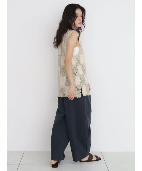 FIKA.（フィーカ）の「Patchwork design crochet gilet（ベスト・レディース・オフホワイト/ブラウン/ブラック・MEDIUM）」の22枚目の写真