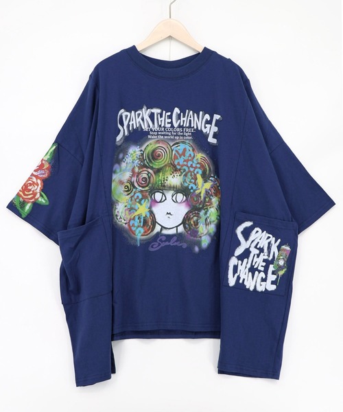 ScoLar(スカラー)の「163631:スプレーアート風スカラーちゃんプルオーバー(Tシャツ/カットソー・レディース・ブラック/グレー/ネイビー・M)」の1枚目の写真