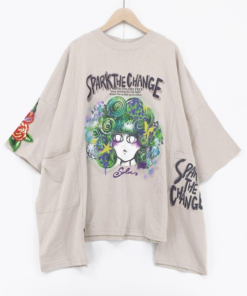 ScoLar(スカラー)の「163631:スプレーアート風スカラーちゃんプルオーバー(Tシャツ/カットソー・レディース・ブラック/グレー/ネイビー・M)」の3枚目の写真