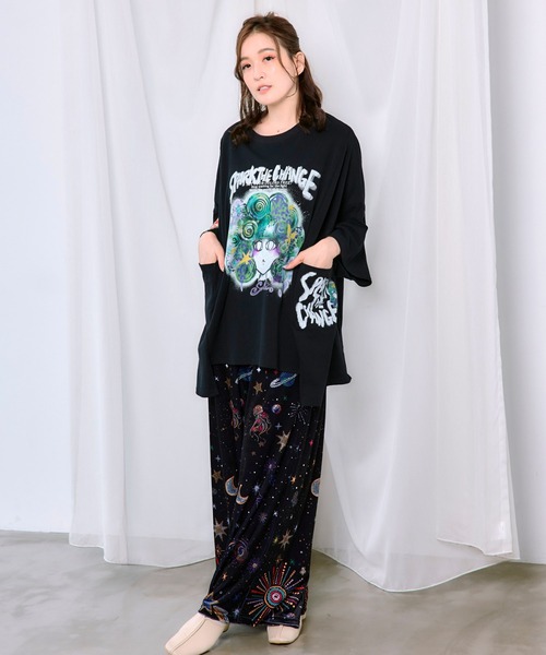 ScoLar(スカラー)の「163631:スプレーアート風スカラーちゃんプルオーバー(Tシャツ/カットソー・レディース・ブラック/グレー/ネイビー・M)」の4枚目の写真