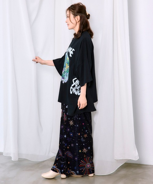 ScoLar(スカラー)の「163631:スプレーアート風スカラーちゃんプルオーバー(Tシャツ/カットソー・レディース・ブラック/グレー/ネイビー・M)」の7枚目の写真