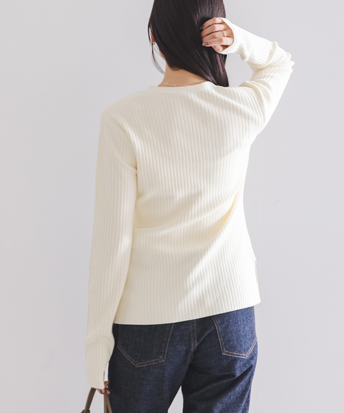 Noble(ノーブル)の「《追加・新色》ナローワイドリブVカーディガン(カーディガン/ボレロ・レディース・チャコールグレー/ホワイト系その他/モカ・FREE)」の5枚目の写真