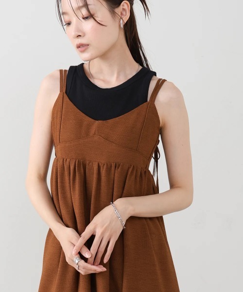 Bab(バブ)の「【S・Mサイズ展開】ビスチェライクフレアキャミワンピース(ワンピース・レディース・ブルー/グレイッシュベージュ/ブラウン/ブラック・SMALL/MEDIUM)」の5枚目の写真