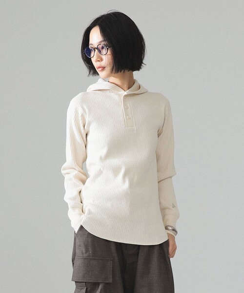 BEAMS BOY(ビームスボーイ)の「【別注】Healthknit × maturely / リブ フード ヘンリー ロングスリーブ(Tシャツ/カットソー・レディース・ナチュラル/ブラック/ブラウン・ONE SIZE)」の1枚目の写真