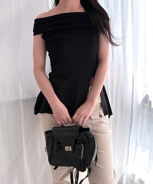 merrylatte(メリーラテ)の「オフショルダー ウエストシェイプ ペプラムトップス(その他トップス・レディース・ホワイト/ブラック・FREE)」の4枚目の写真