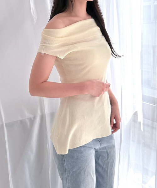 merrylatte(メリーラテ)の「オフショルダー ウエストシェイプ ペプラムトップス(その他トップス・レディース・ホワイト/ブラック・FREE)」の13枚目の写真