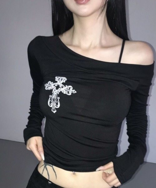 lulufa(ルルファ)の「ワンショルダーギャザートップス(Tシャツ/カットソー・レディース・ホワイト/ブラック・FREE)」の8枚目の写真