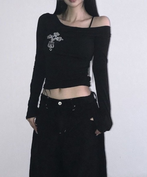 lulufa(ルルファ)の「ワンショルダーギャザートップス(Tシャツ/カットソー・レディース・ホワイト/ブラック・FREE)」の6枚目の写真