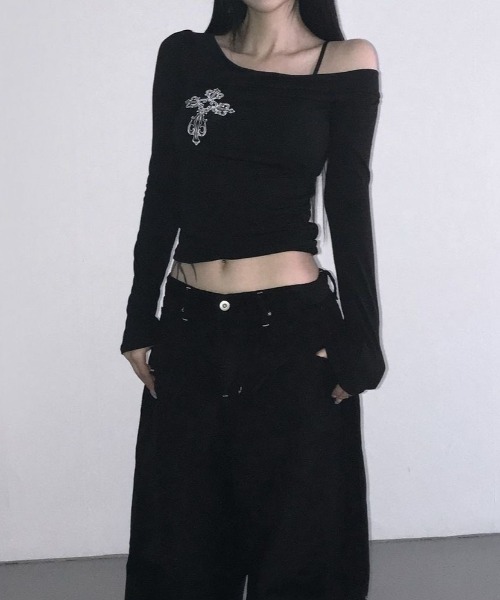 lulufa(ルルファ)の「ワンショルダーギャザートップス(Tシャツ/カットソー・レディース・ホワイト/ブラック・FREE)」の5枚目の写真