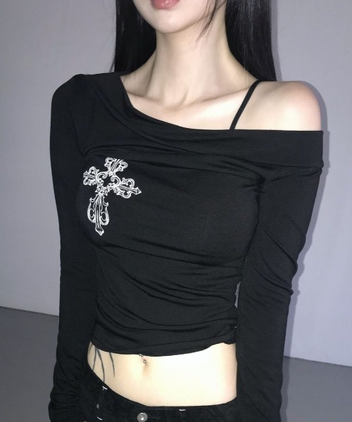 lulufa(ルルファ)の「ワンショルダーギャザートップス(Tシャツ/カットソー・レディース・ホワイト/ブラック・FREE)」の7枚目の写真