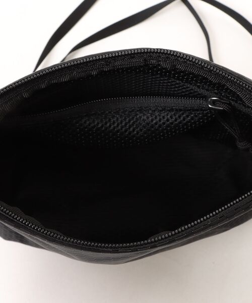 GREGORY(グレゴリー)の「【GREGORY】グレゴリー NANO CROSSBODY POUCH ナノクロスボディポーチ(エコバッグ/サブバッグ・レディース・ブラック/オフホワイト・FREE)」の5枚目の写真