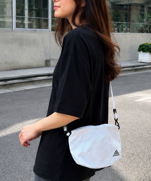 GREGORY(グレゴリー)の「【GREGORY】グレゴリー NANO CROSSBODY POUCH ナノクロスボディポーチ(エコバッグ/サブバッグ・レディース・ブラック/オフホワイト・FREE)」の9枚目の写真