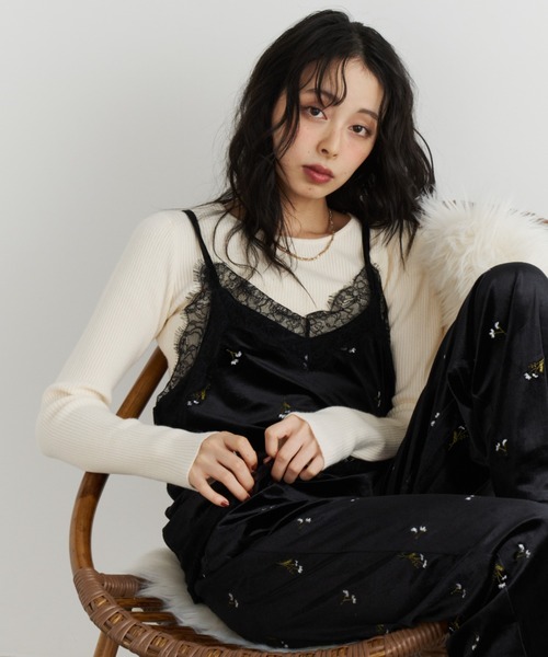 Unitage(ユニテージ)の「ベロア刺繍キャミソール(キャミソール・レディース・ブラウン/ブラック・FREE)」の11枚目の写真