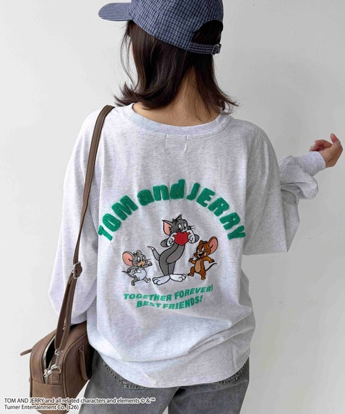 AS KNOW AS plus(アズノゥアズプラス)の「☆アクリルキーホルダー付き トムとジェリー 刺繍ロンT 【TOM and JERRY/トムとジェリー】(Tシャツ/カットソー・レディース・スミクロ/オフホワイト/オートミール/ダークグリーン・FREE)」の3枚目の写真