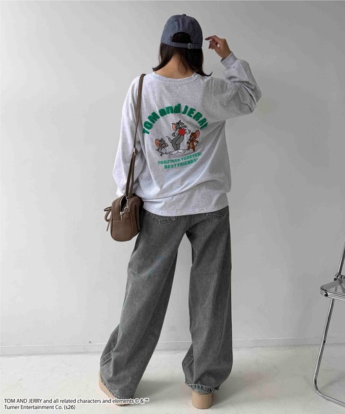 AS KNOW AS plus(アズノゥアズプラス)の「☆アクリルキーホルダー付き トムとジェリー 刺繍ロンT 【TOM and JERRY/トムとジェリー】(Tシャツ/カットソー・レディース・スミクロ/オフホワイト/オートミール/ダークグリーン・FREE)」の20枚目の写真