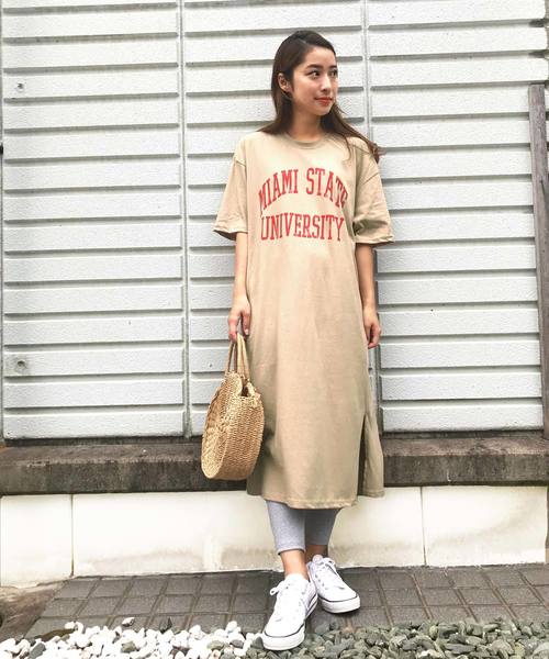 KOBE LETTUCE（コウベレタス）の「MIAMIロゴプリントロング丈Tシャツワンピース/レディース/半袖[R090]神戸レタス（ワンピース・レディース・オフホワイト/ベージュ/チャコール・FREE）」の3枚目の写真