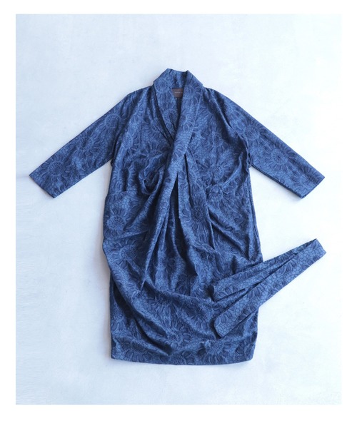 セール】（紺）浮かぶ花刺繍のガウン風デザインロングワンピース