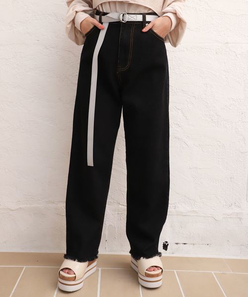 one after another NICE CLAUP(ワンアフターアナザーナイスクラップ)の「ベルト付きデニムパンツ(デニムパンツ・レディース・アイボリー/ブラック/ブルー/ネイビー・SMALL/MEDIUM)」の1枚目の写真