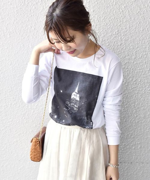 Khaju(カージュ)の「STAR&STRIPE:フォトロングスリーブTEE(Tシャツ/カットソー・レディース・ホワイト/ライトホワイト/ストーン/ホワイト系その他・ONE SIZE)」の1枚目の写真