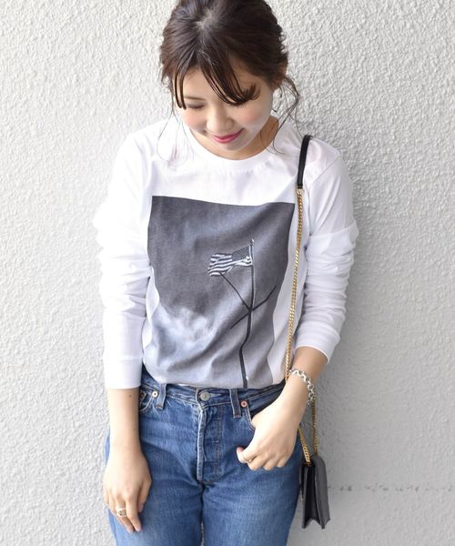 Khaju(カージュ)の「STAR&STRIPE:フォトロングスリーブTEE(Tシャツ/カットソー・レディース・ホワイト/ライトホワイト/ストーン/ホワイト系その他・ONE SIZE)」の3枚目の写真