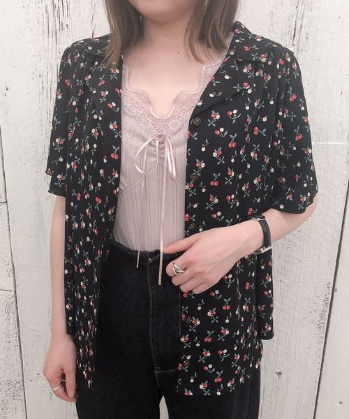 one after another NICE CLAUP(ワンアフターアナザーナイスクラップ)の「開襟フレア袖シャツブラウス(シャツ/ブラウス・レディース・ブラウン/アイボリー/その他/ブラック系その他/ブラウン系その他/イエロー系その他/ライトベージュ/ドット/チェック・FREE)」の2枚目の写真