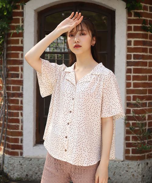 one after another NICE CLAUP(ワンアフターアナザーナイスクラップ)の「開襟フレア袖シャツブラウス(シャツ/ブラウス・レディース・ブラウン/アイボリー/その他/ブラック系その他/ブラウン系その他/イエロー系その他/ライトベージュ/ドット/チェック・FREE)」の1枚目の写真