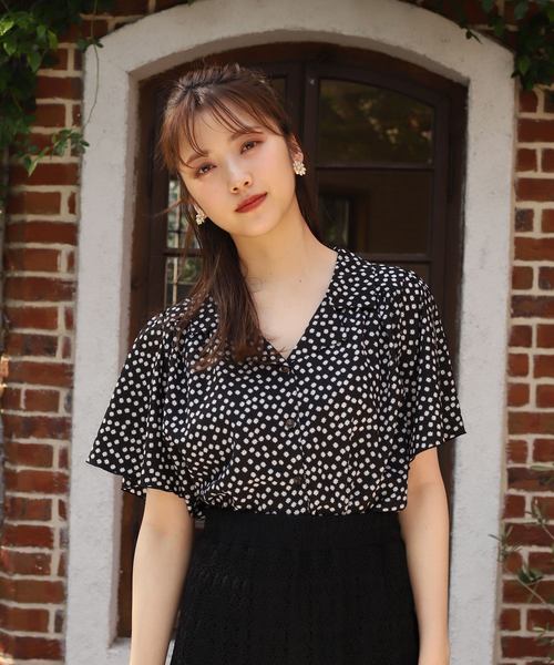 one after another NICE CLAUP(ワンアフターアナザーナイスクラップ)の「開襟フレア袖シャツブラウス(シャツ/ブラウス・レディース・ブラウン/アイボリー/その他/ブラック系その他/ブラウン系その他/イエロー系その他/ライトベージュ/ドット/チェック・FREE)」の7枚目の写真