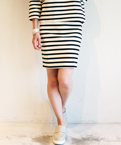 BEAUTY&YOUTH UNITED ARROWS（ビューティーアンドユースユナイテッドアローズ）の「BYTF ∵ポンチボーダー柄タイトスカート ◆（スカート・レディース・ネイビー/オフホワイト/ブラック/レッド・SMALL/MEDIUM）」の2枚目の写真