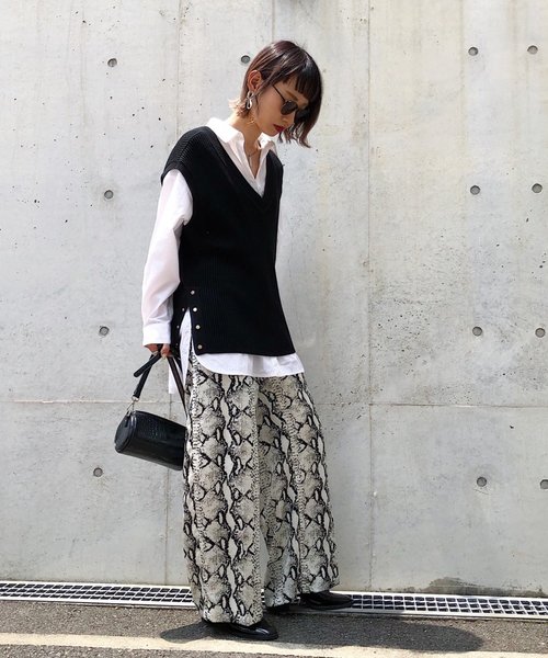 PAGEBOY（ページボーイ）の「サイドスナップベスト（ベスト・レディース・ブラック/ダークブラウン/オフホワイト・FREE）」の6枚目の写真