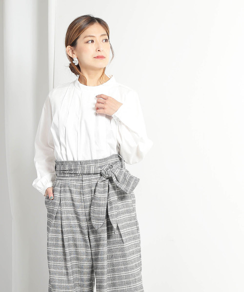 Kelen（ケレン）の「「KELEN / ケレン」スタンドカラータックブラウス"Stella"（シャツ/ブラウス・レディース・ブラック/ベージュ/オフホワイト・S/M）」の2枚目の写真