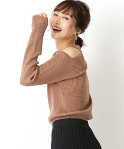 STYLEBLOCK(スタイルブロック)の「リブ編みハイネック肩あきニットセーター(ニット/セーター・レディース・ダークグリーン/ブラウン/オフホワイト/ブラウン系その他/ブラック・M)」の4枚目の写真
