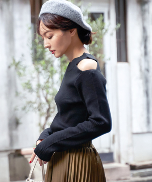 STYLEBLOCK(スタイルブロック)の「リブ編みハイネック肩あきニットセーター(ニット/セーター・レディース・ダークグリーン/ブラウン/オフホワイト/ブラウン系その他/ブラック・M)」の3枚目の写真