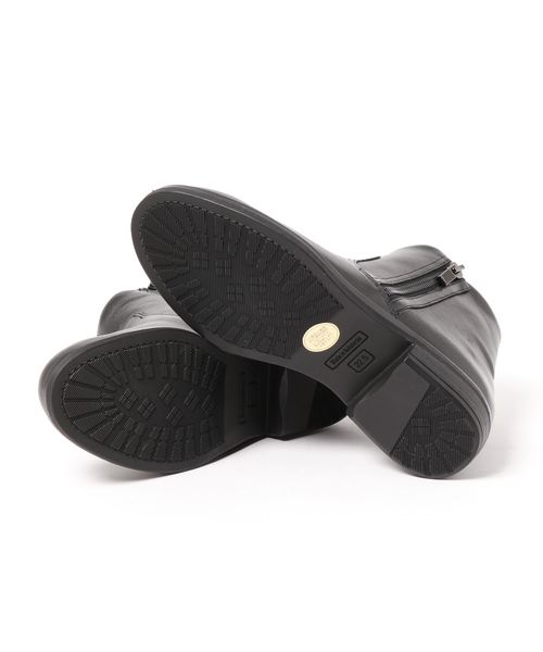 cava cava（サヴァサヴァ）の「〈cava cava（サヴァサヴァ）〉撥水・サイドジップショートブーツ（ブーツ・レディース・ブラック/ダークブラウン・22.5cm/23.5cm/24.5cm/23.0cm/24.0cm）」の4枚目の写真