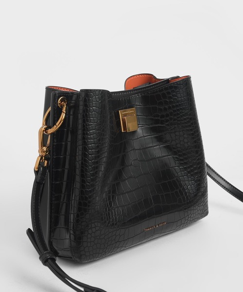 CHARLES & KEITH（チャールズ & キース）の「クロックエフェクト バケツショルダーバッグ / CrocEffect