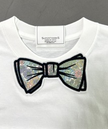 SUPERTHANKS（スーパーサンクス）の「●ヒョウ柄/ベーシック【キッズ】蝶ネクタイリボンワッペンクルーネックワンポイントTシャツ（Tシャツ/カットソー）」