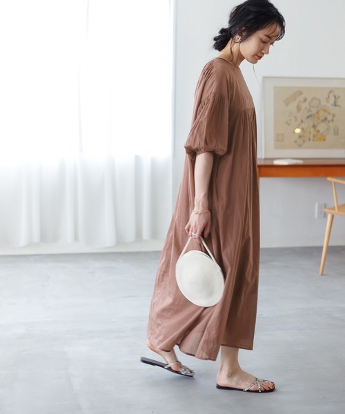 ADAM ET ROPE'（アダムエロペ）の「コットンボイルギャザーワンピース（ワンピース・レディース・ダークブラウン/パープル・FREE）」の5枚目の写真