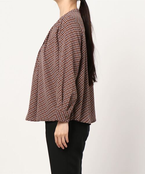 prose verse（プロズヴェール）の「フロントボタンタックブラウス（シャツ/ブラウス・レディース・ブラック/ベージュ/ピンク/ブルー・ﾌﾘ-）」の6枚目の写真