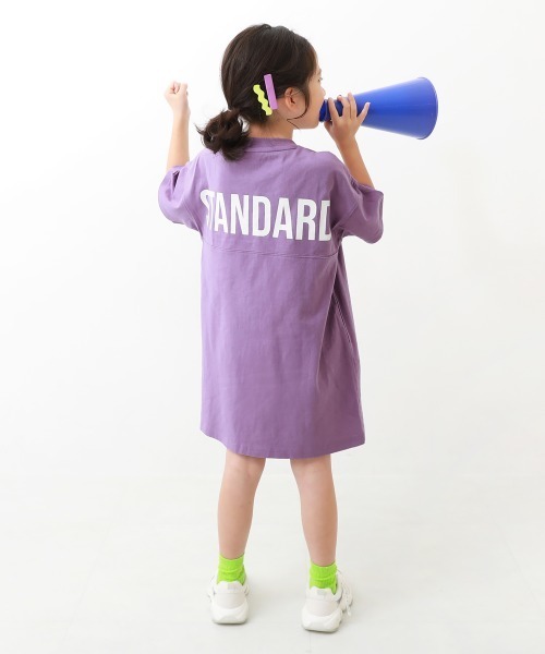 devirock（デビロック）の「バックロゴプリント 半袖ワンピース（ワンピース・キッズ・パープル系その他/グレイッシュブルー/ブルーグレー/グリーン系その他/ラベンダー/ブラック/ブルー系その他/グレー系その他/チャコール/スモークピンク・130cm/140cm/110cm/120cm/100cm/150cm/160cm）」の8枚目の写真