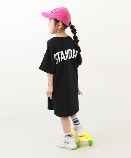 devirock（デビロック）の「バックロゴプリント 半袖ワンピース（ワンピース・キッズ・パープル系その他/グレイッシュブルー/ブルーグレー/グリーン系その他/ラベンダー/ブラック/ブルー系その他/グレー系その他/チャコール/スモークピンク・130cm/140cm/110cm/120cm/100cm/150cm/160cm）」の18枚目の写真