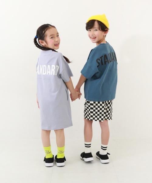 devirock（デビロック）の「バックロゴプリント 半袖ワンピース（ワンピース・キッズ・パープル系その他/グレイッシュブルー/ブルーグレー/グリーン系その他/ラベンダー/ブラック/ブルー系その他/グレー系その他/チャコール/スモークピンク・130cm/140cm/110cm/120cm/100cm/150cm/160cm）」の19枚目の写真