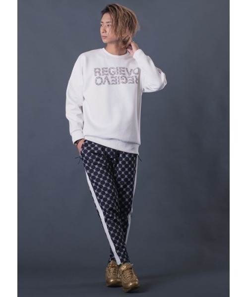 REGIEVO(レジエボ)の「REGIEVO ロゴプリントビッグシルエットトレーナー(スウェット・メンズ・ブラック/オフホワイト・M/L/XL)」の4枚目の写真
