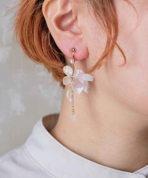 m.soeur（エムスール）の「アジサイとクララのイヤリング