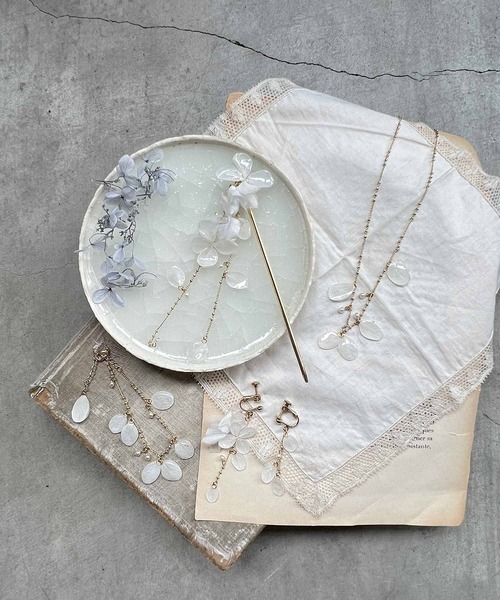 m.soeur（エムスール）の「アジサイとクララのイヤリング＊（イヤリング・レディース・ホワイト/グリーン/ブルー/ライトグリーン・FREE）」の14枚目の写真