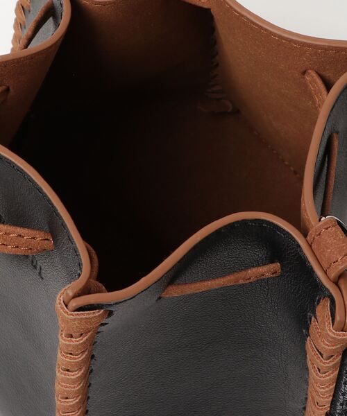 PROTCOL（プロトコル）の「PROTCOL（プロトコル）HEXAGON LEATHER BAG / ヘキサゴンレザーバッグ（ショルダーバッグ・レディース・ブラック・FREE）」の4枚目の写真