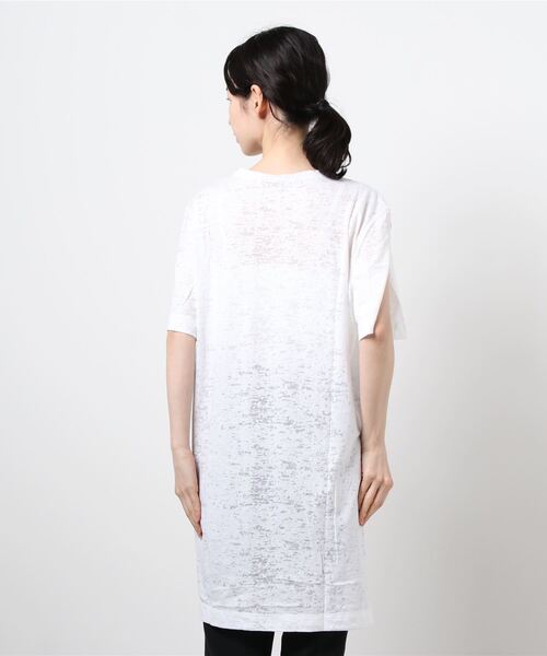 SISLEY（シスレー）の「ボーイフィットプリントアシンメトリー半袖Tシャツ・カットソー（Tシャツ/カットソー・レディース・ホワイト/ホワイト系その他・SMALL/MEDIUM/X-SMALL）」の4枚目の写真