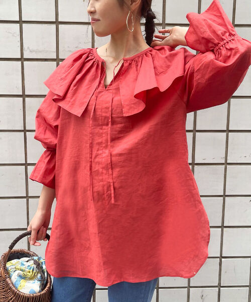 fredy emue（フレディエミュ）の「ケープフリル衿ブラウス（シャツ/ブラウス・レディース・ブラック/レッド/オフホワイト・38）」の3枚目の写真