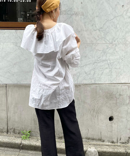 fredy emue（フレディエミュ）の「ケープフリル衿ブラウス（シャツ/ブラウス・レディース・ブラック/レッド/オフホワイト・38）」の6枚目の写真