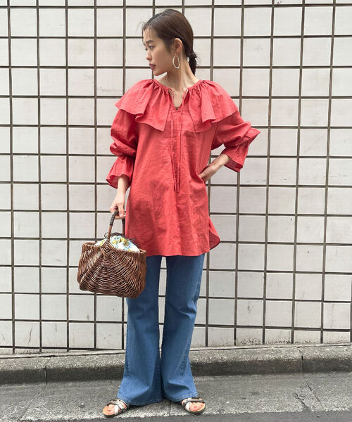 fredy emue（フレディエミュ）の「ケープフリル衿ブラウス（シャツ/ブラウス・レディース・ブラック/レッド/オフホワイト・38）」の7枚目の写真