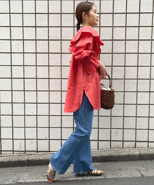 fredy emue（フレディエミュ）の「ケープフリル衿ブラウス（シャツ/ブラウス・レディース・ブラック/レッド/オフホワイト・38）」の8枚目の写真